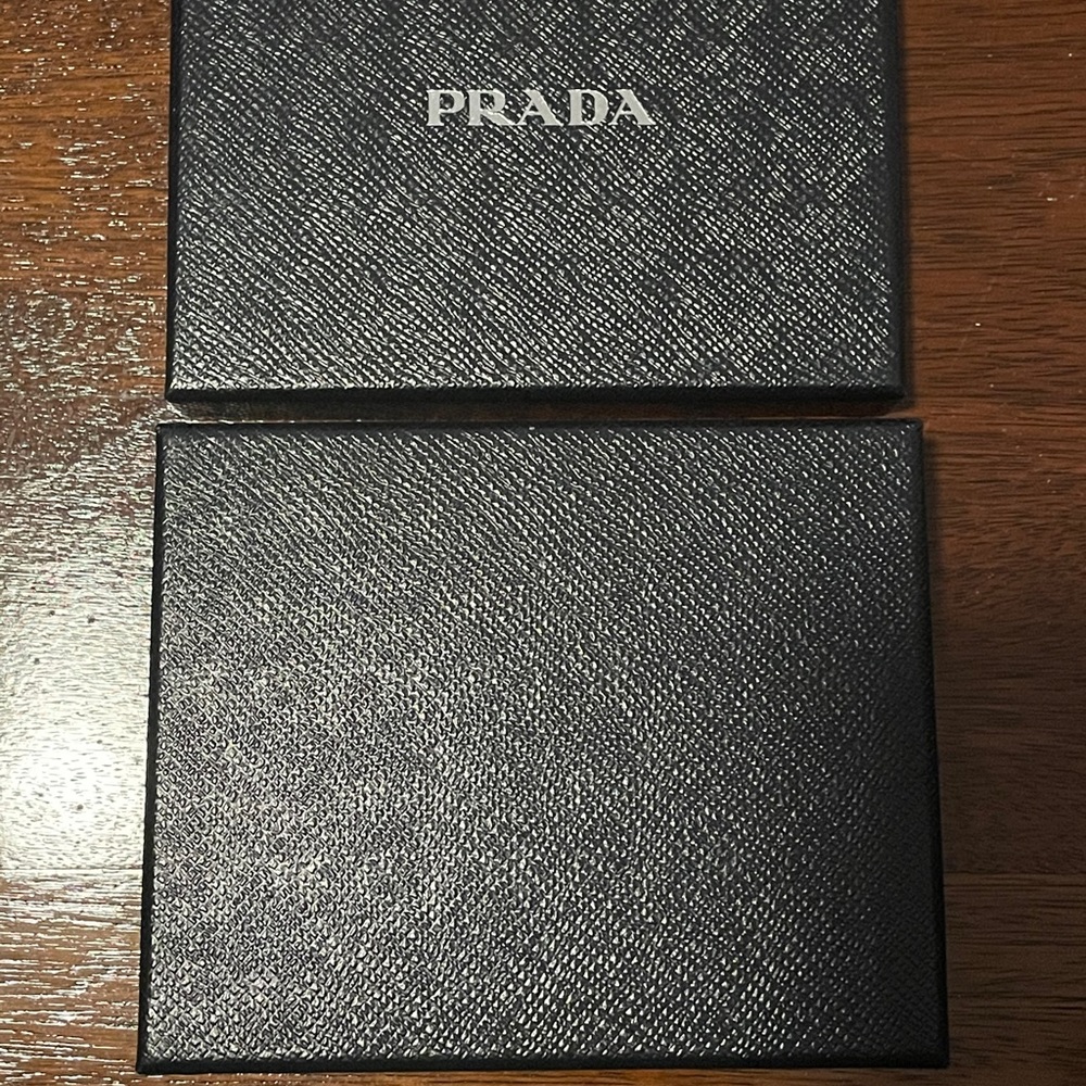 Prada box - Picture 2 of 3